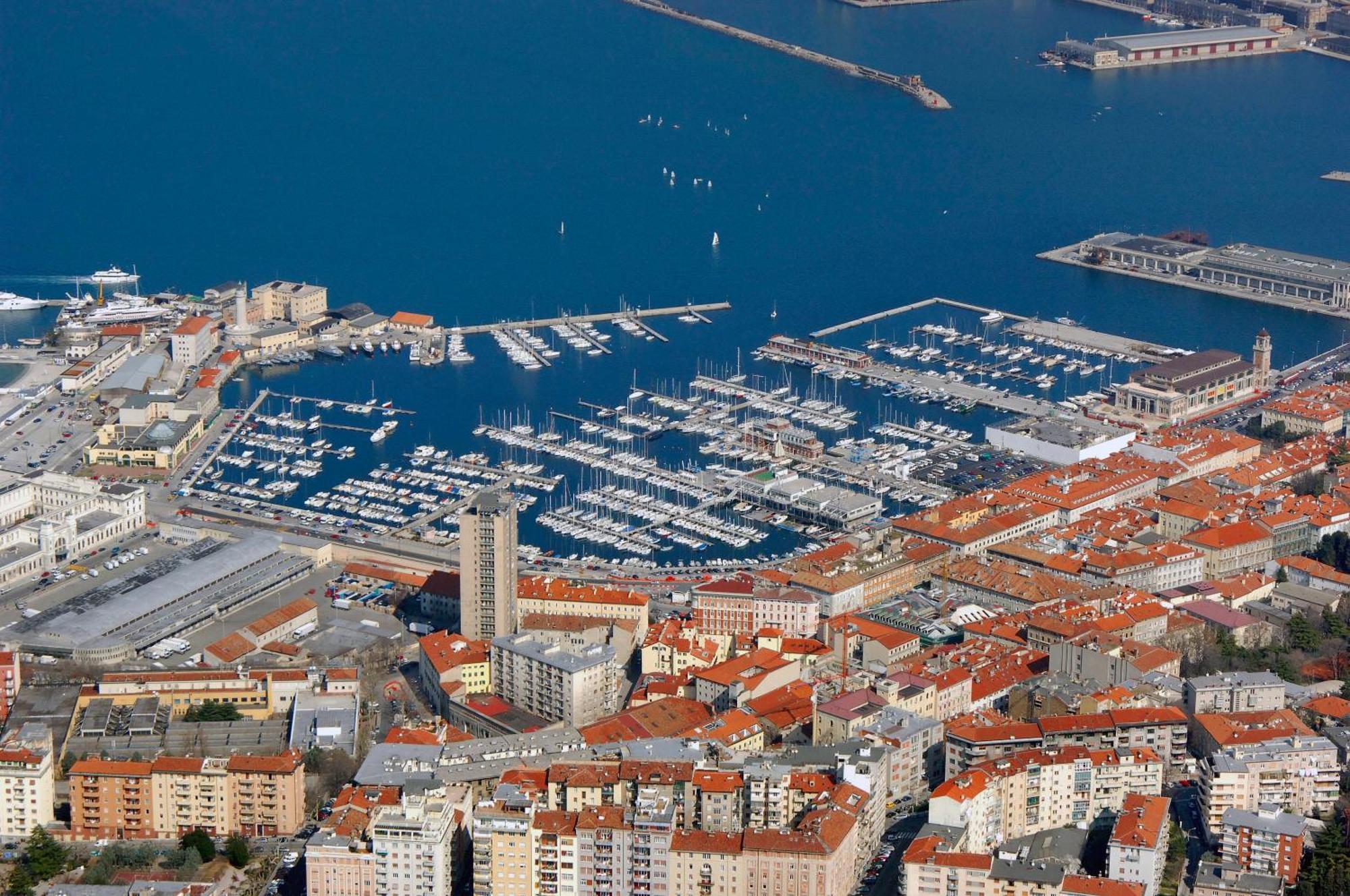 Suite Mitteleuropa Private Parking Trieste Exterior photo